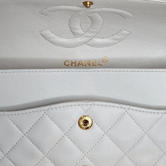 Vintage Chanel Medium 25 Classic Double Flap Lambskin Leather White and Gold - Picture 3 of 16